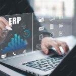 Ce presupune dezvoltarea unor aplicații ERP?